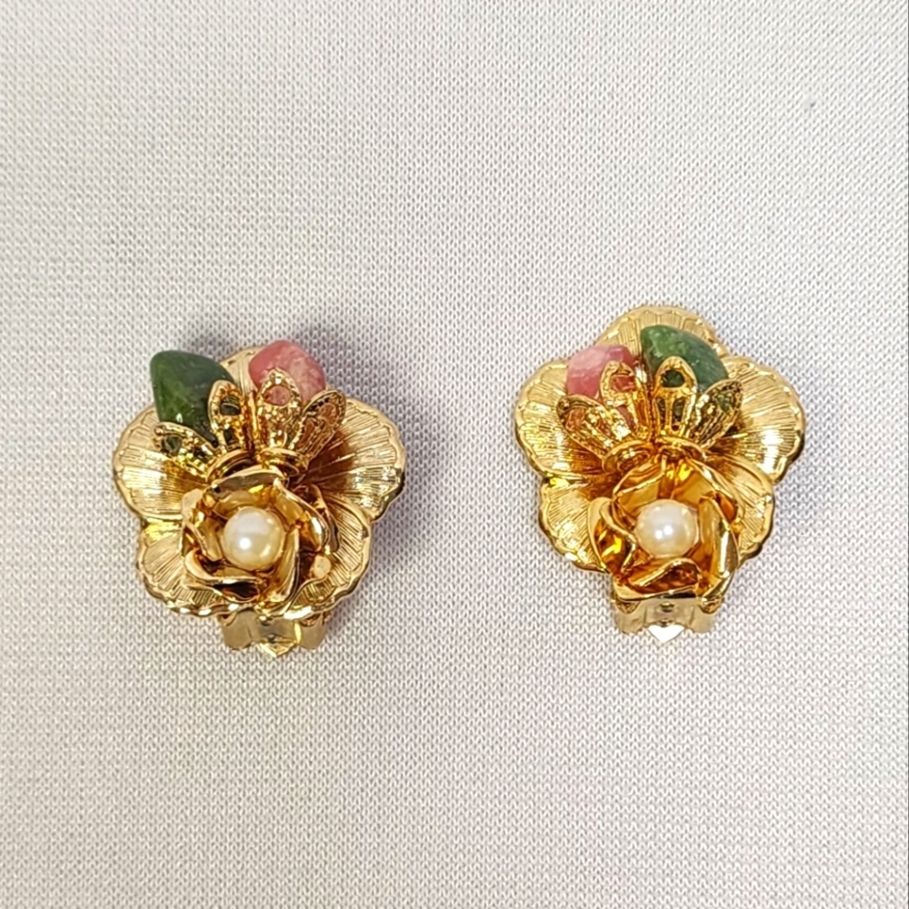 Vintage Kramer Genuine !950's Cultured PearlCoral, and Jade Floral Clip Earrings - Picture 1 of 13